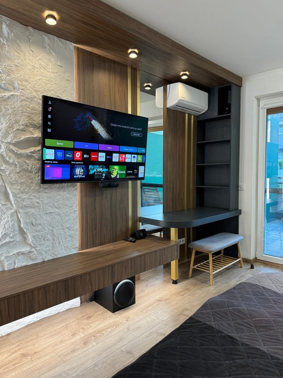 Communal lounge/ TV room, TV and multimedia