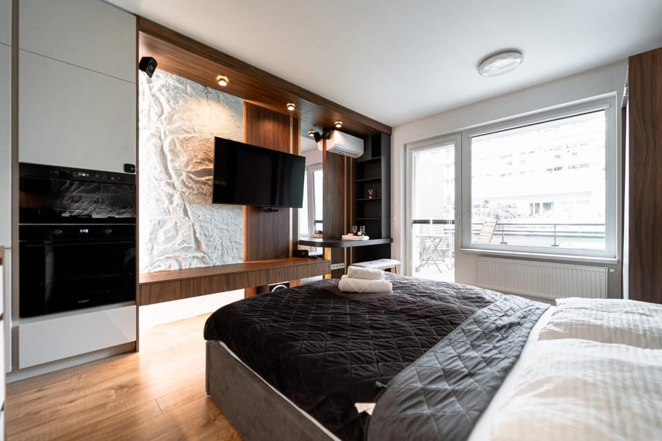 TV and multimedia, Photo of the whole room, Bedroom