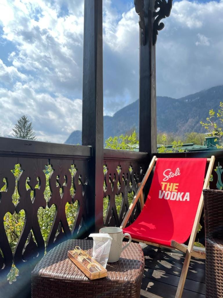 View (from property/room), Balcony/Terrace, Mountain view