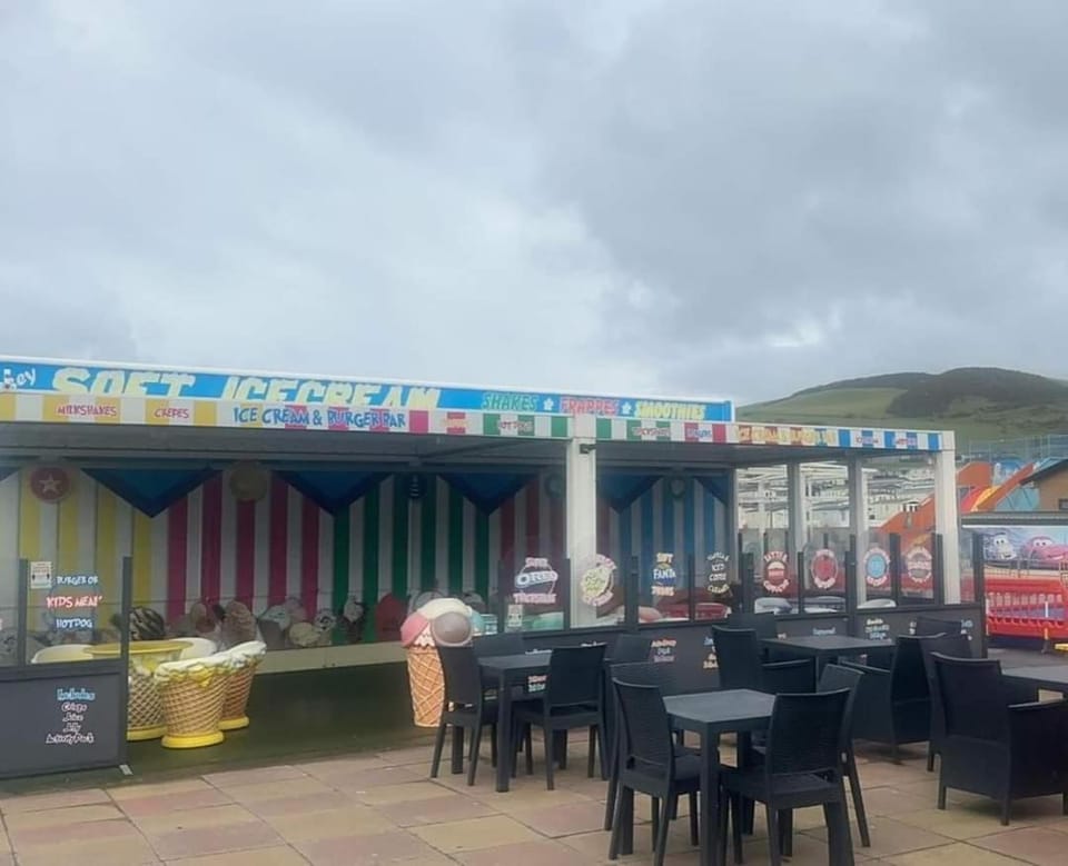 Hill View caravans Apartment in Tirymynach