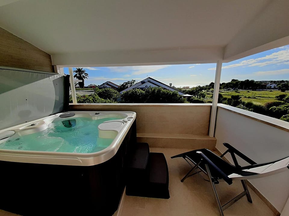 Hot Tub, Hot Tub, Spa and wellness centre/facilities