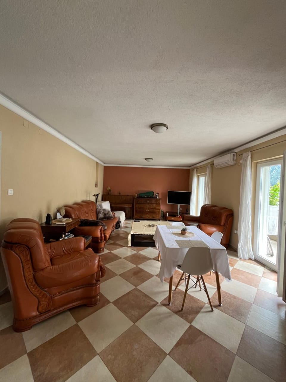 Living room, Seating area, Dining area