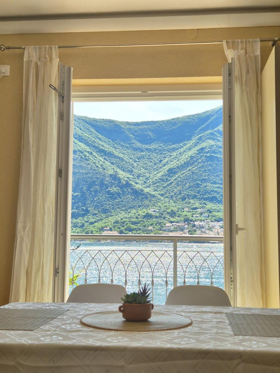 View (from property/room), Photo of the whole room