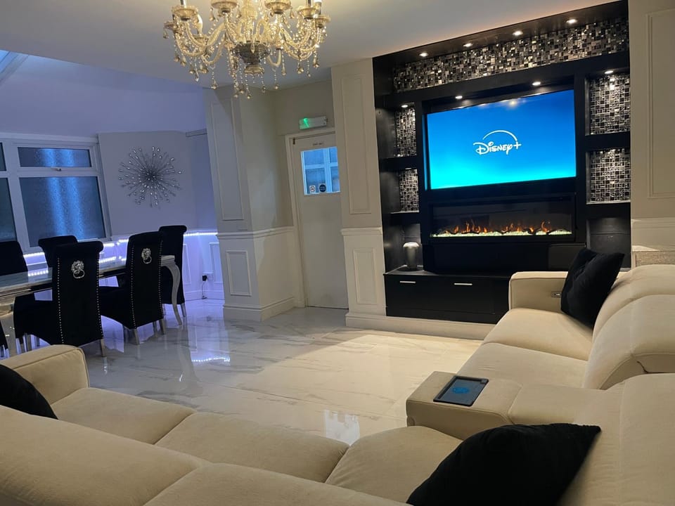 Aaron Bed and Breakfast in Southport