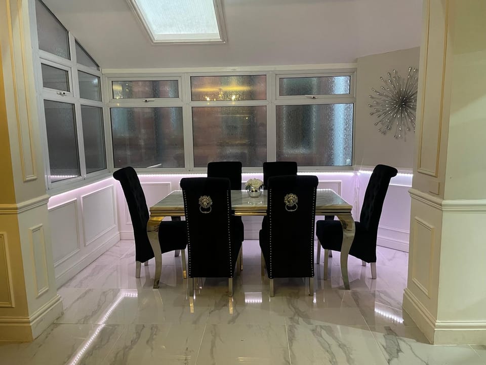Aaron Bed and Breakfast in Southport