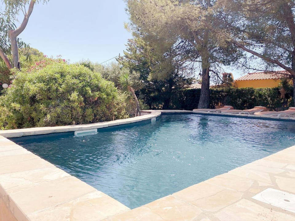 Swimming pool, Swimming pool