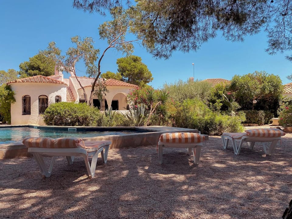 Property building, Garden, Swimming pool