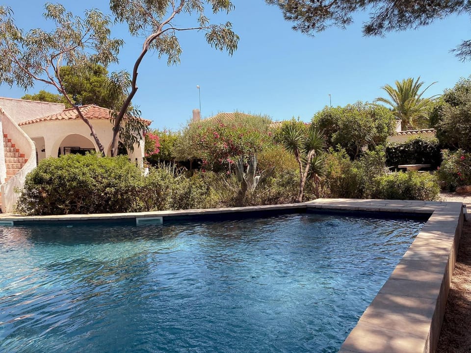 Swimming pool, Swimming pool