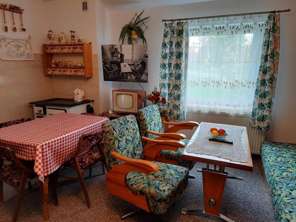 Living room, Seating area, Dining area