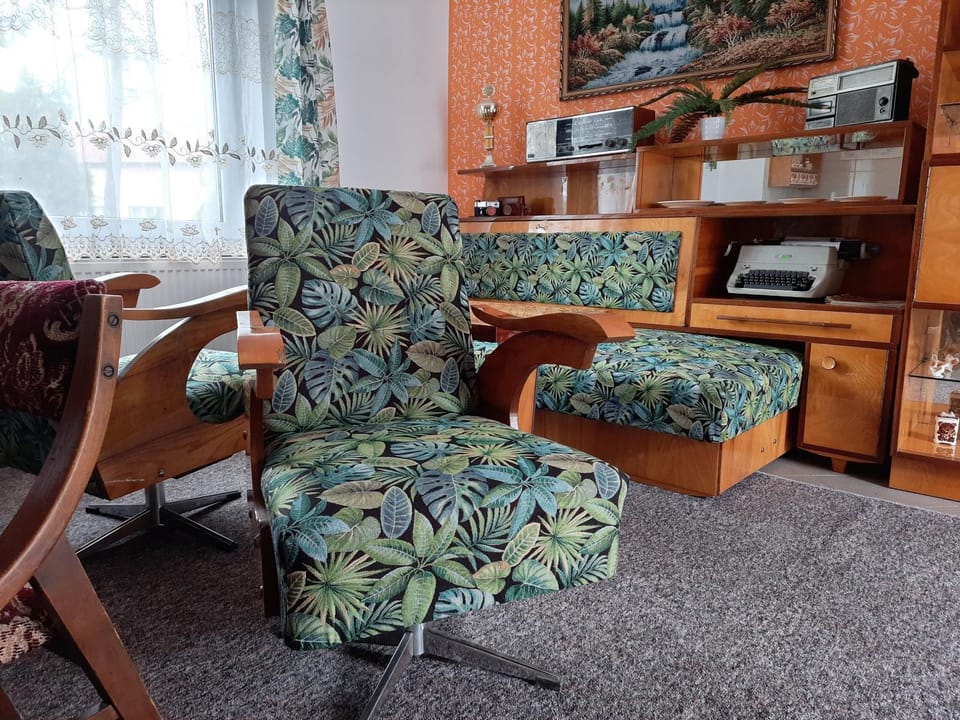 Living room, Seating area