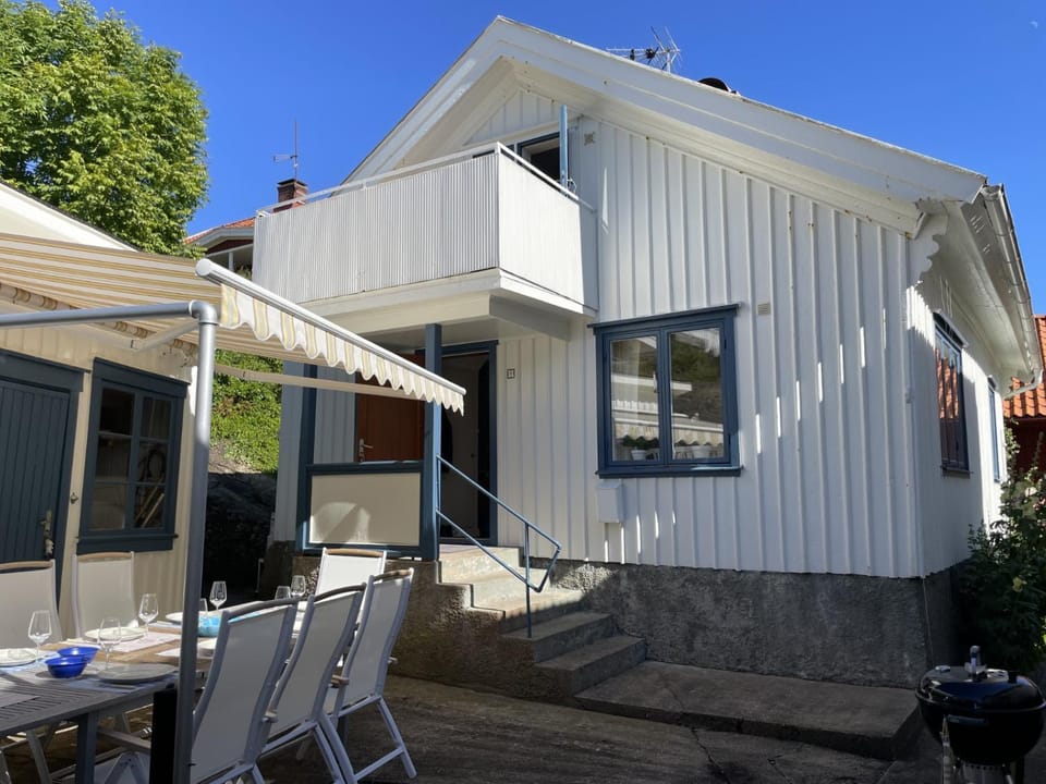 Property building, Patio, Facade/entrance