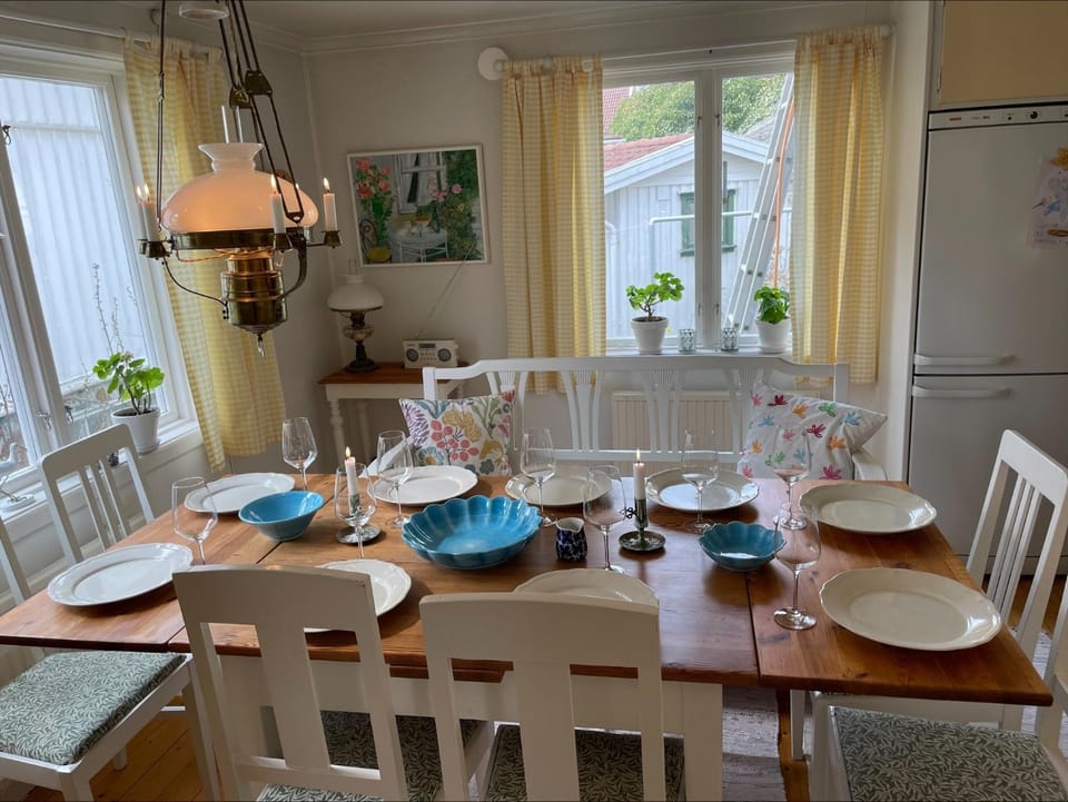 Dining area, kitchen