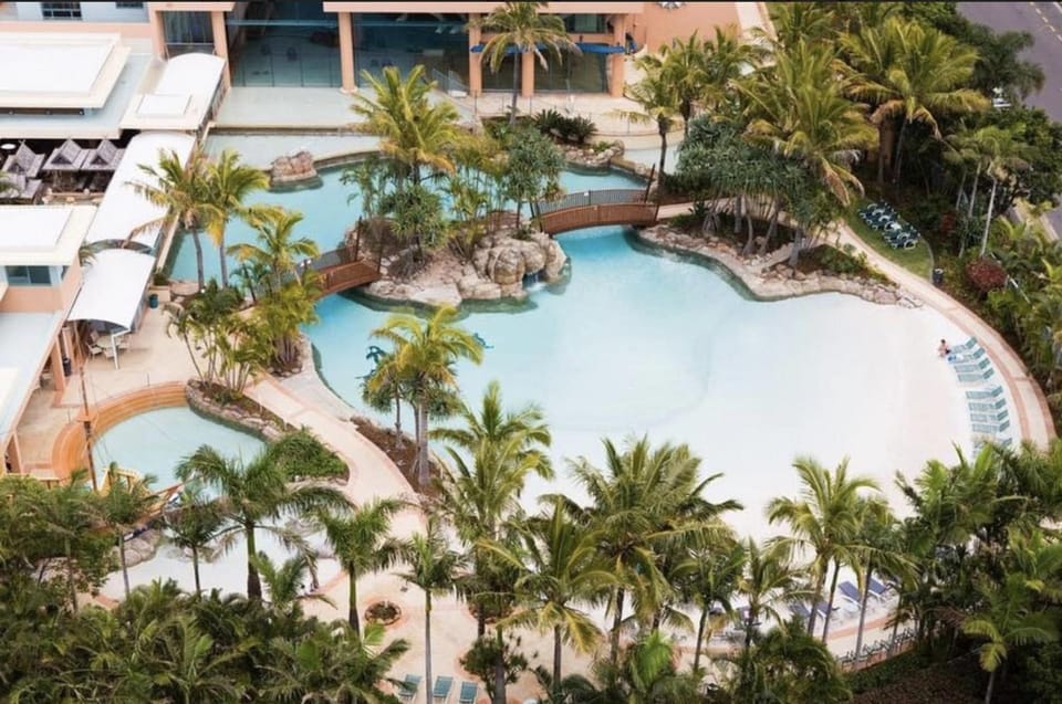 Garden view, Swimming pool, sunbed