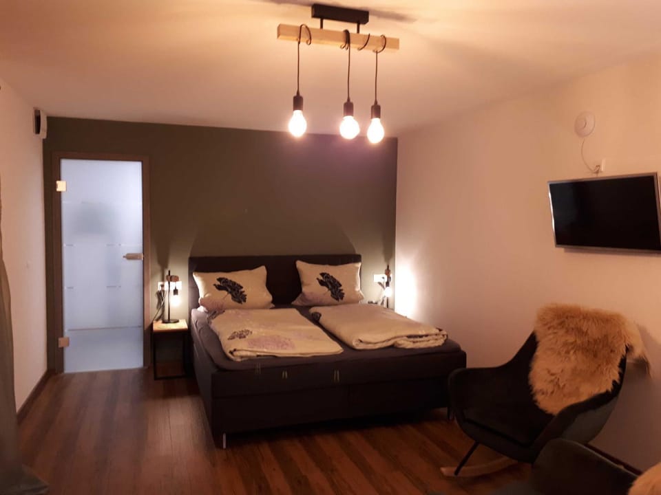 Bed, Photo of the whole room, Bedroom