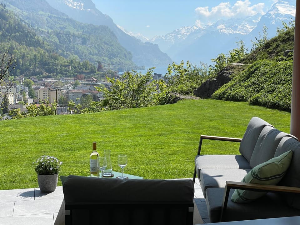 View (from property/room), Balcony/Terrace, Seating area, Lake view, Mountain view