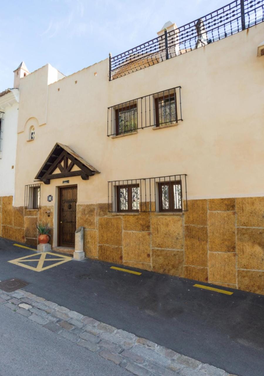 Property building, Facade/entrance
