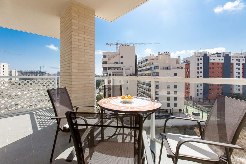 Balcony/Terrace, City view