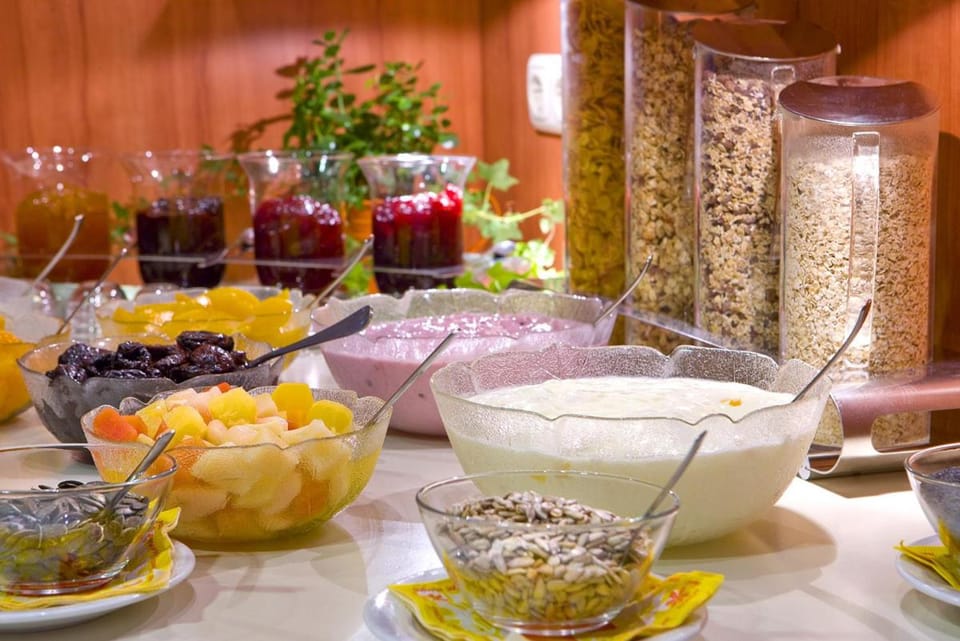 Food and drinks, Buffet breakfast