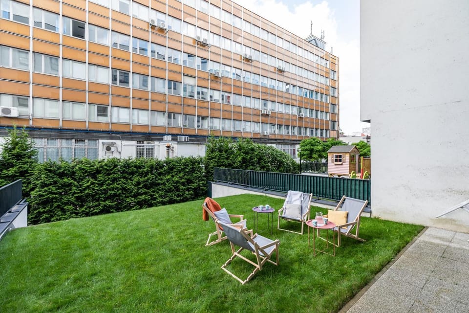 Property building, Balcony/Terrace, sunbed
