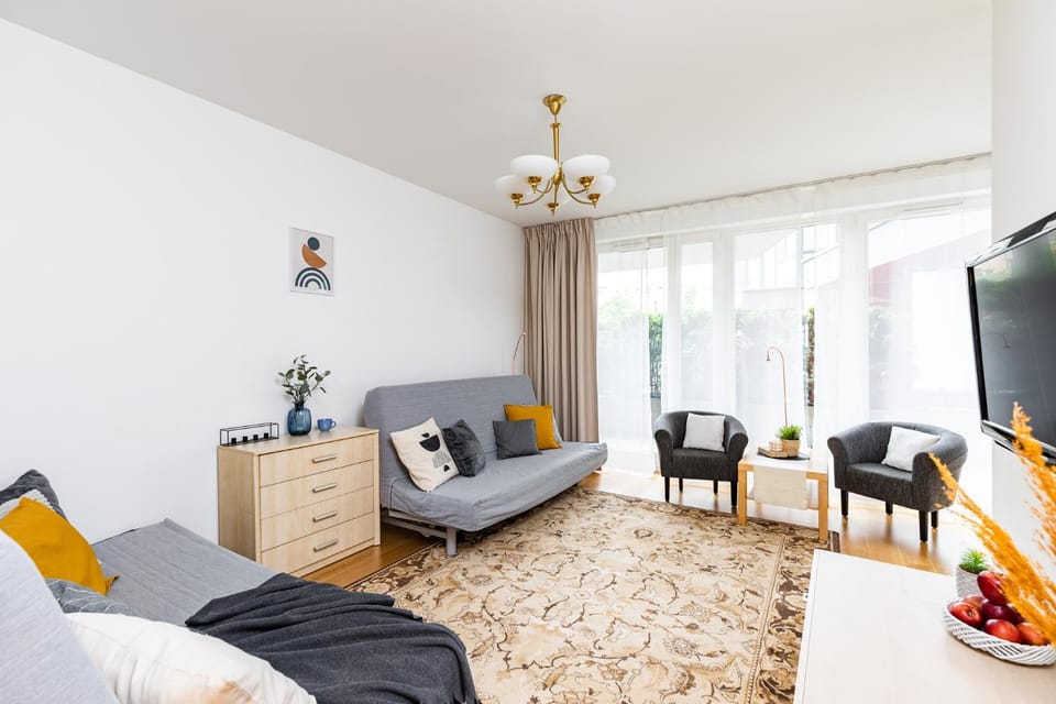 Bed, TV and multimedia, Seating area