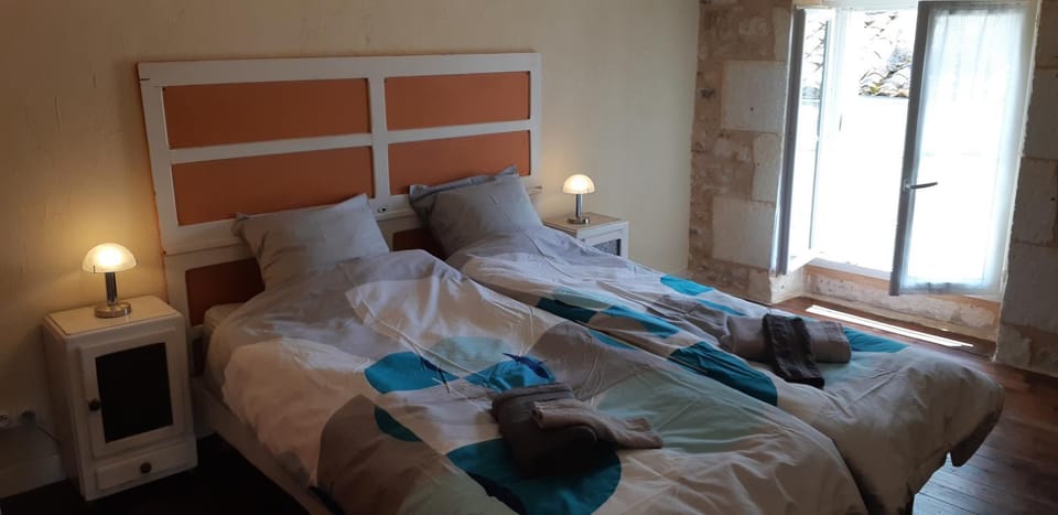 Bed, Photo of the whole room