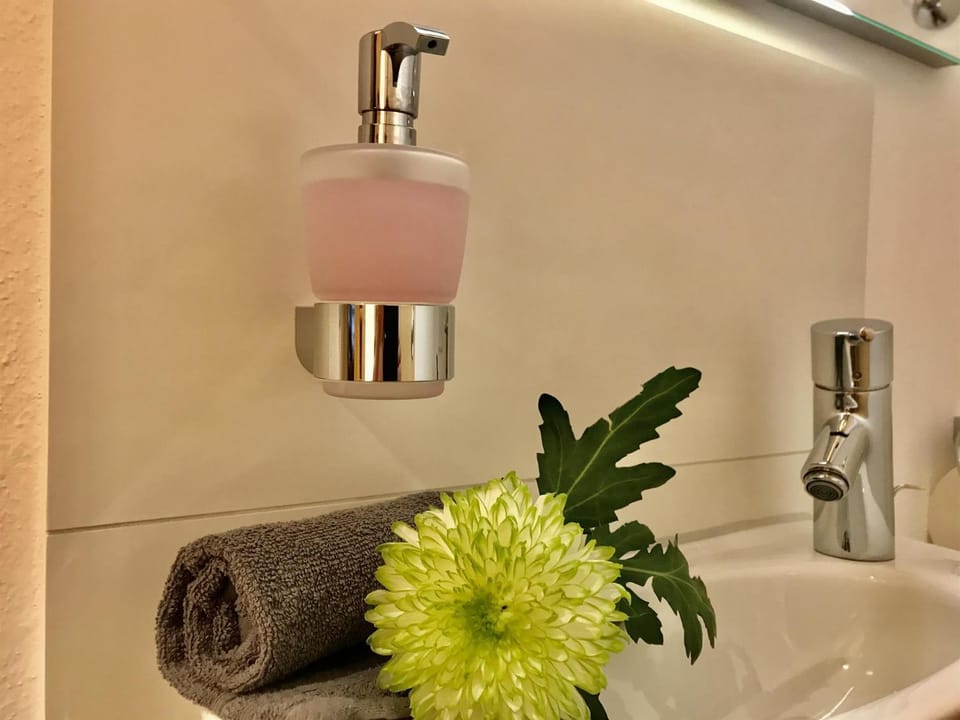 Toilet, Bathroom, Decorative detail