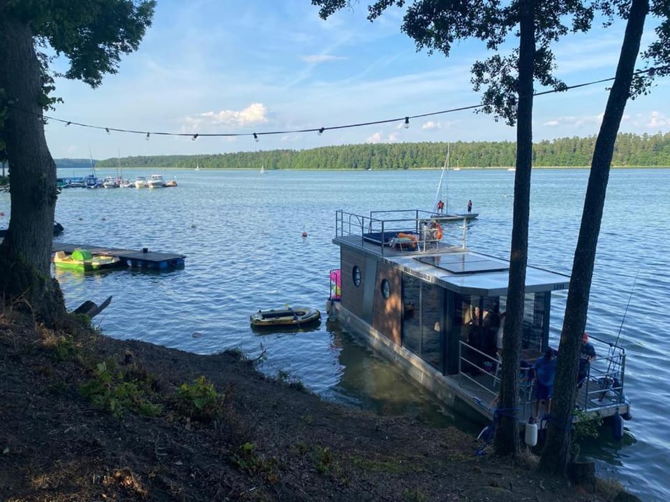 Property building, Day, Natural landscape, Activities, Lake view