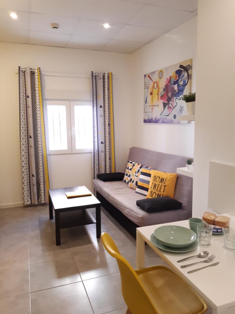 The Yellow Corner Apartment Apartment in Alicante
