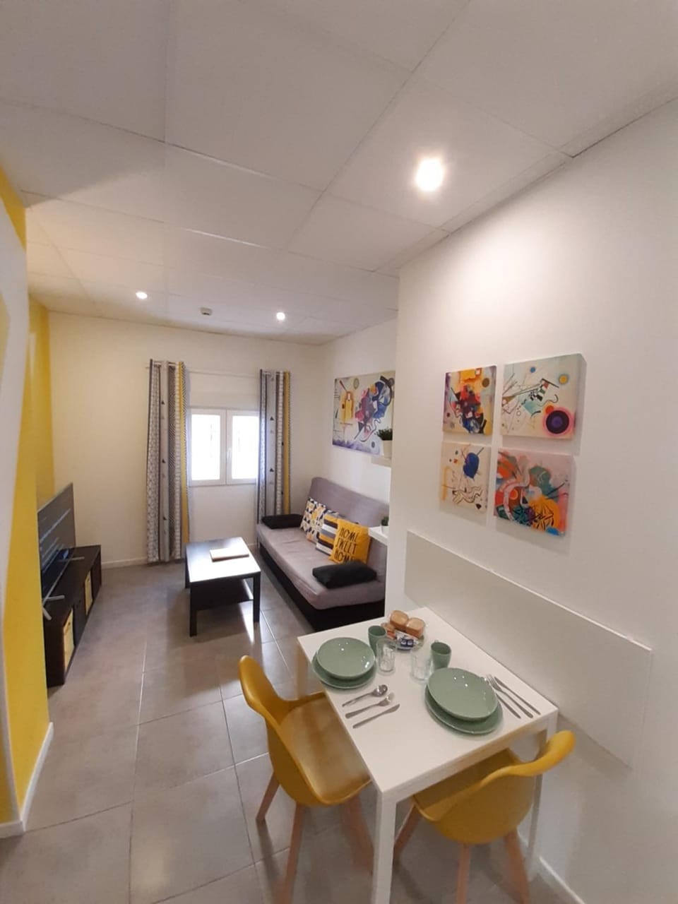 The Yellow Corner Apartment Apartment in Alicante