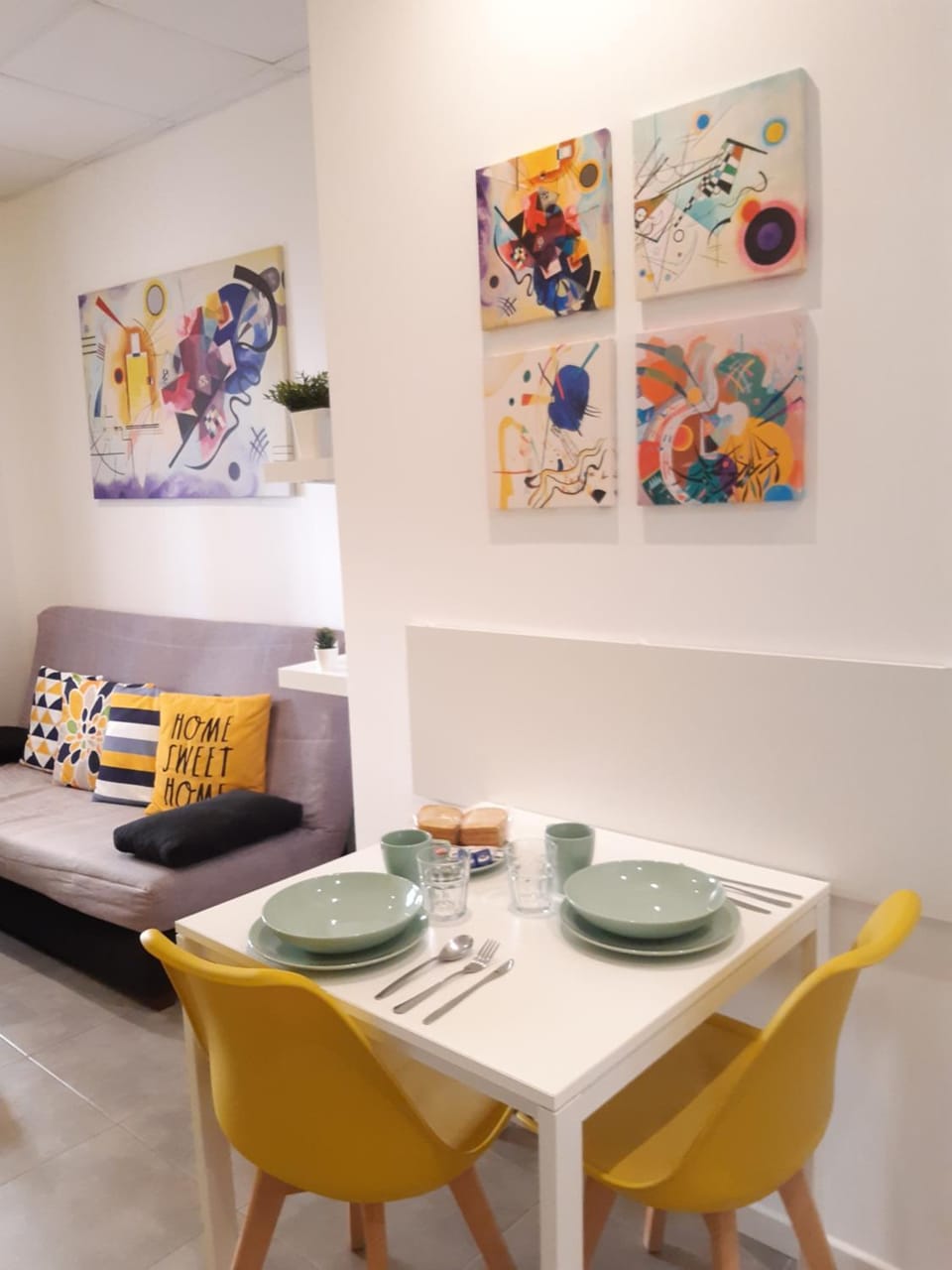 The Yellow Corner Apartment Apartment in Alicante