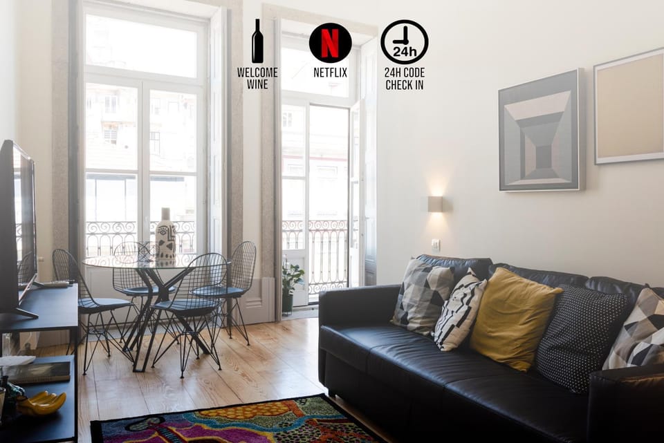 TV and multimedia, Balcony/Terrace, Living room, City view