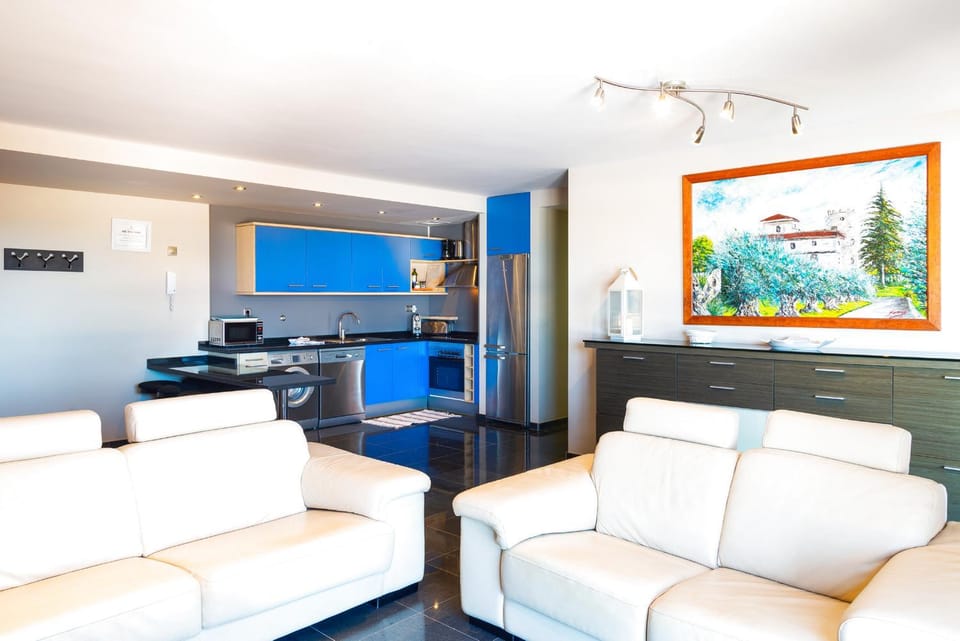 Kitchen or kitchenette, Living room