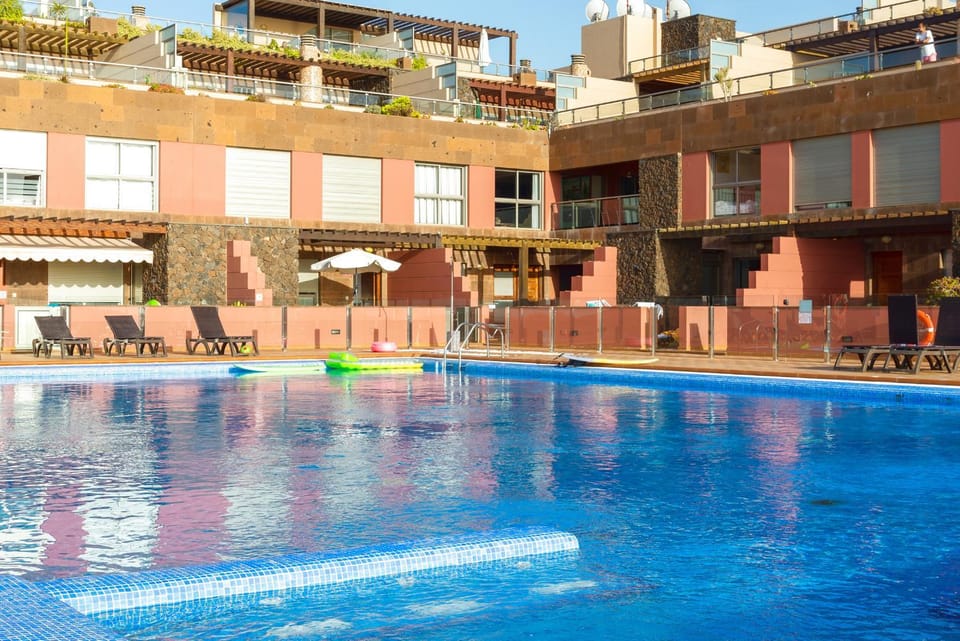 Facade/entrance, Swimming pool