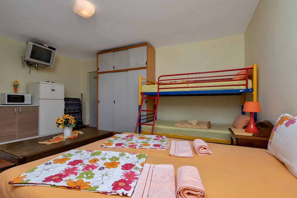 bunk bed
