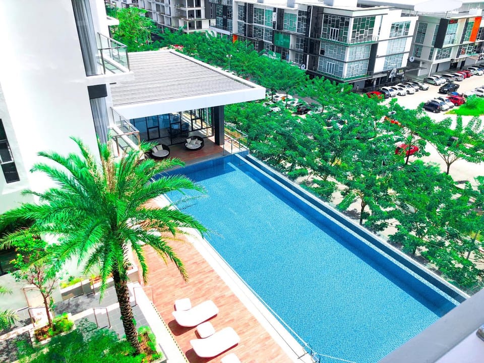 Day, Balcony/Terrace, City view, Garden view, Pool view, Street view, Swimming pool, Quiet street view, Inner courtyard view