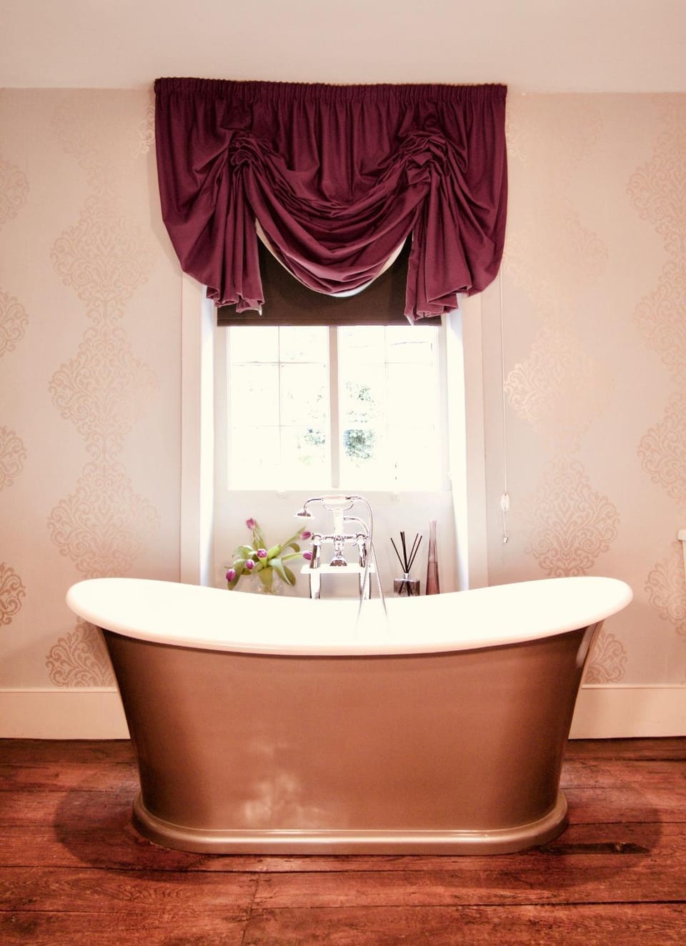 Bathroom, Decorative detail, Bath