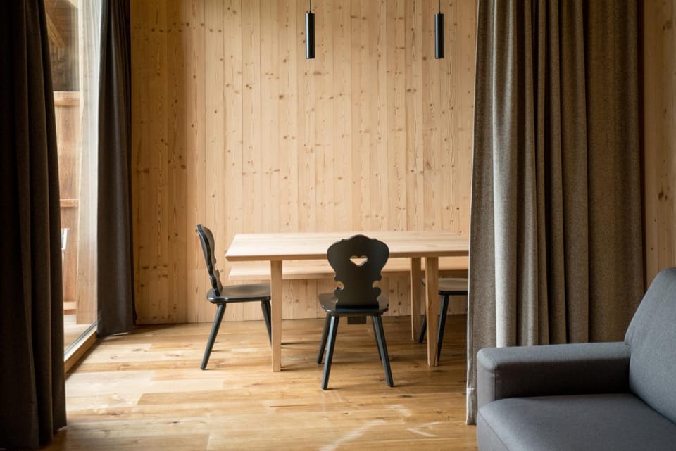 Seating area, Dining area