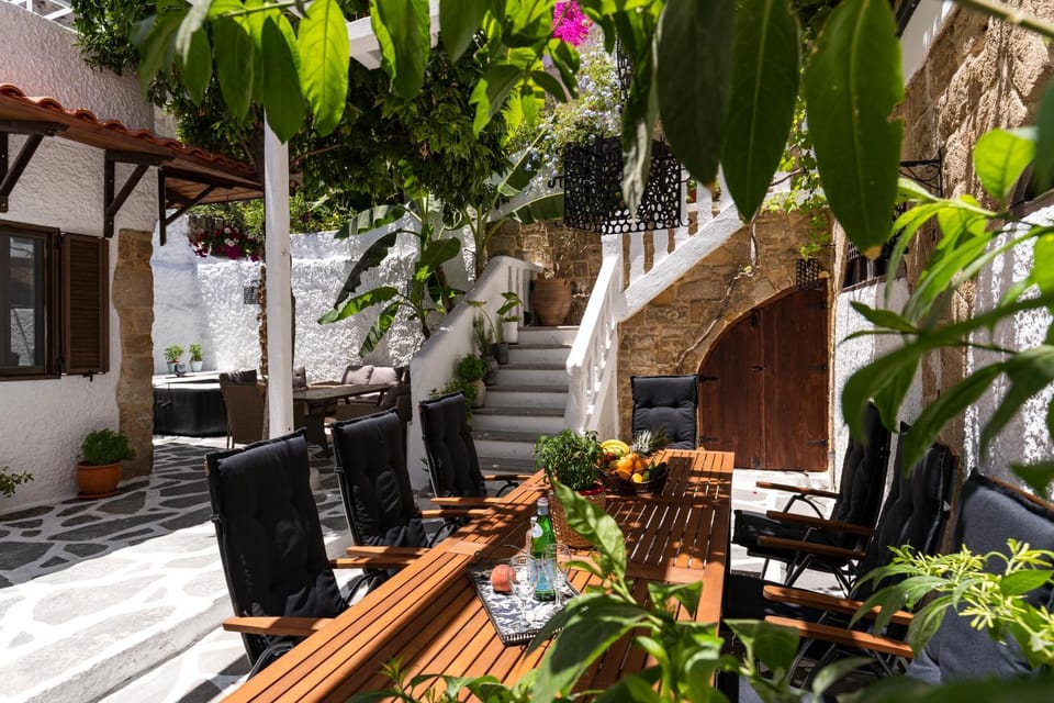 Patio, BBQ facilities