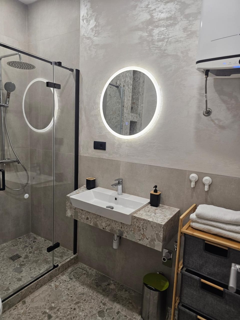 Shower, Bathroom, towels