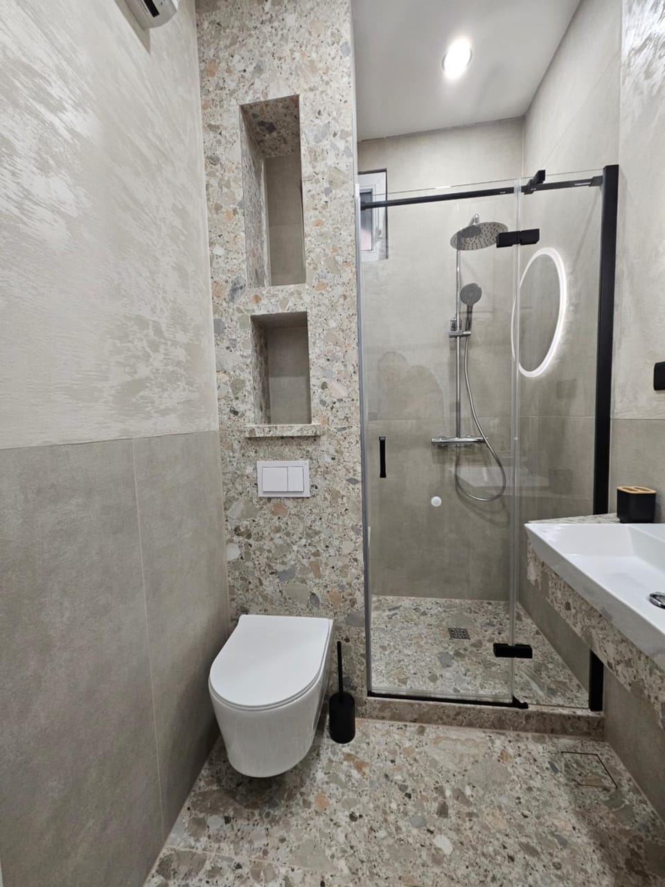 Shower, Toilet, Bathroom, Bath, towels