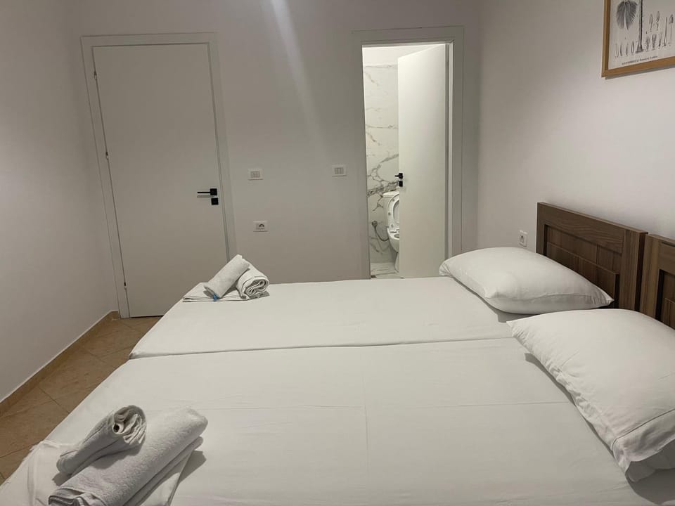 Bed, Photo of the whole room, Bedroom, towels