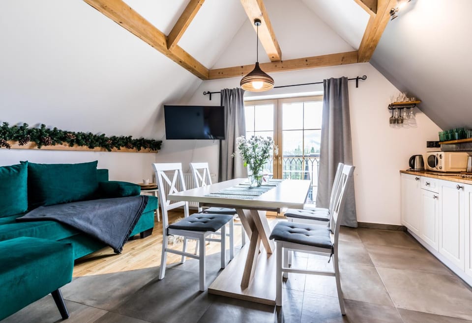 TV and multimedia, Kitchen or kitchenette, Living room
