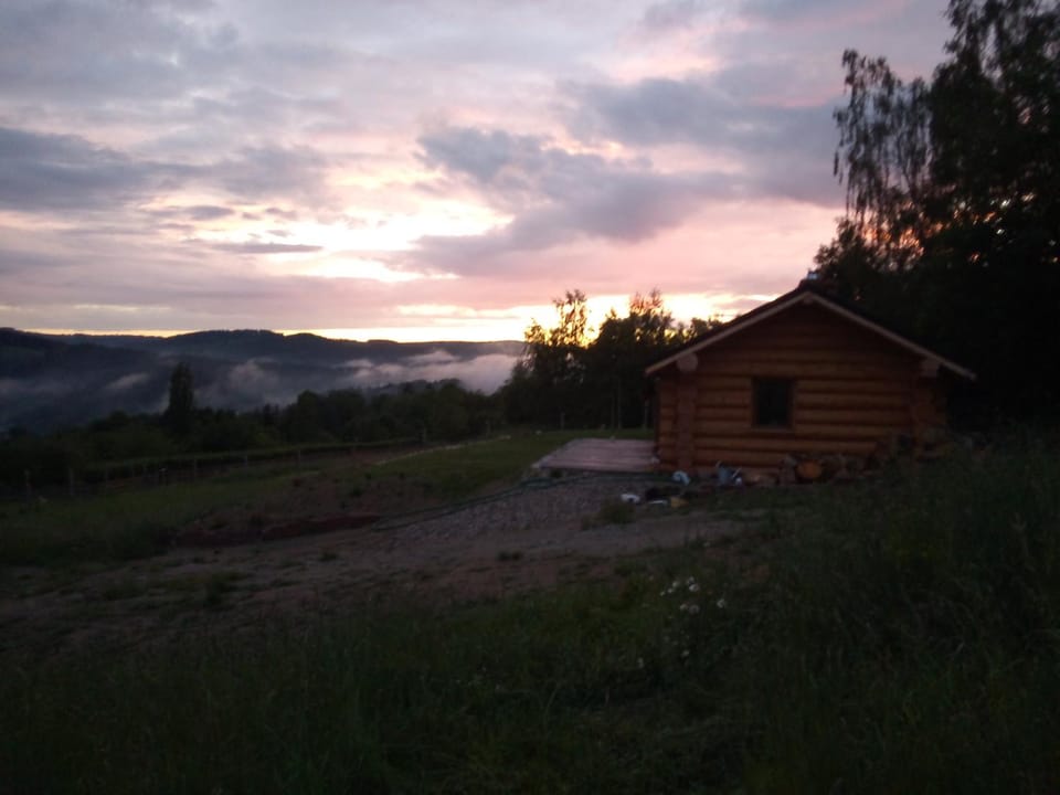 Jugowskie Chatki House in Lower Silesian Voivodeship