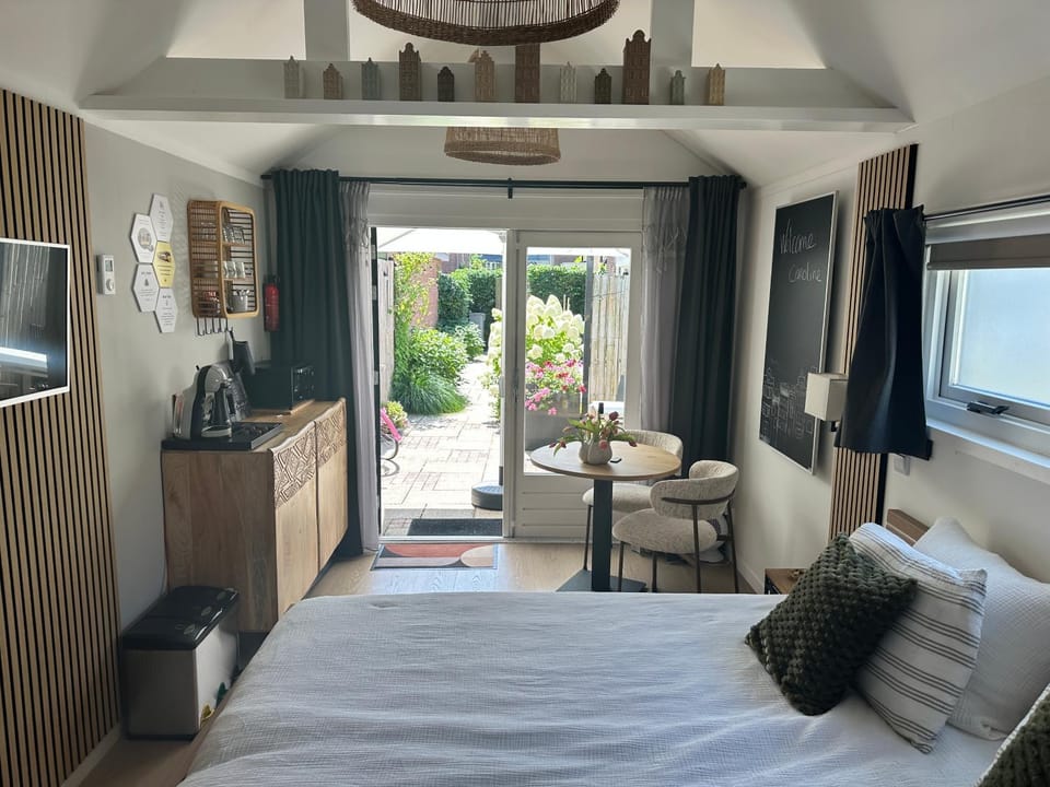 Style Gardenhouse Zwanenburg near AMSTERDAM, HAARLEM, ZANDVOORT Bed and Breakfast in Amsterdam