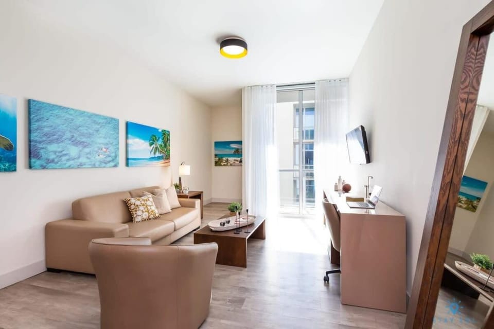Beachfront Condo -ROOFTOP POOL OceanView Balcony Apartment in Hollywood Beach