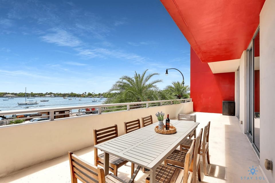 Beachfront Condo-ROOFTO POOL- 2 BEDROOMS 2 BR ! Apartment in Hollywood Beach