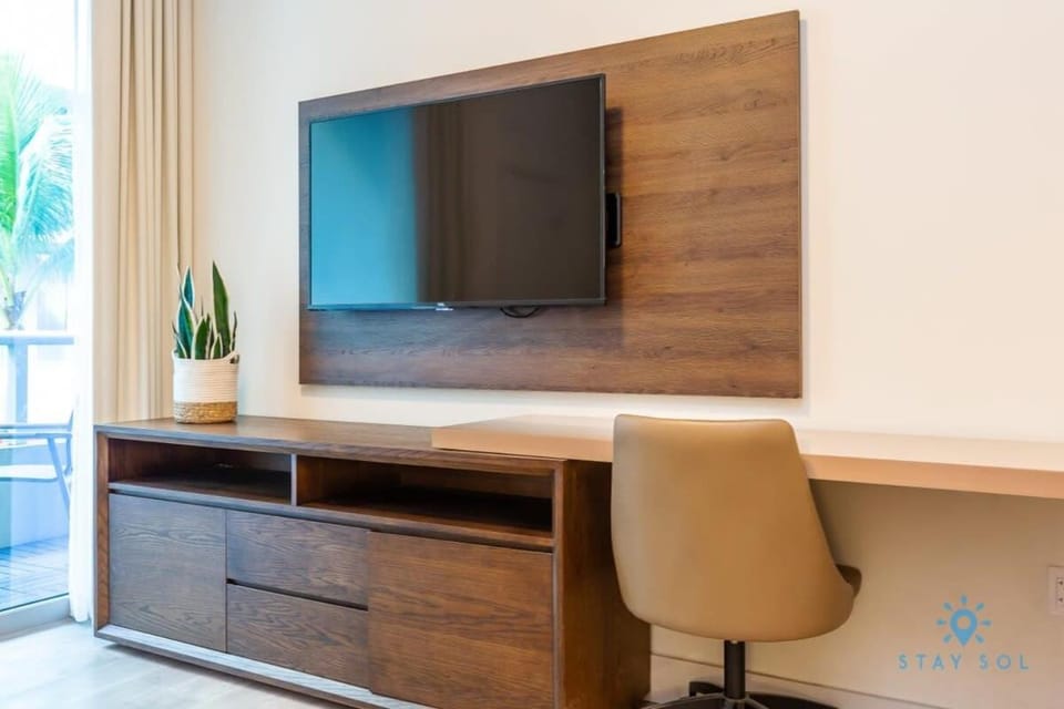 NEW LUXURY Beachfront Condo Resort Apartment in Hollywood Beach