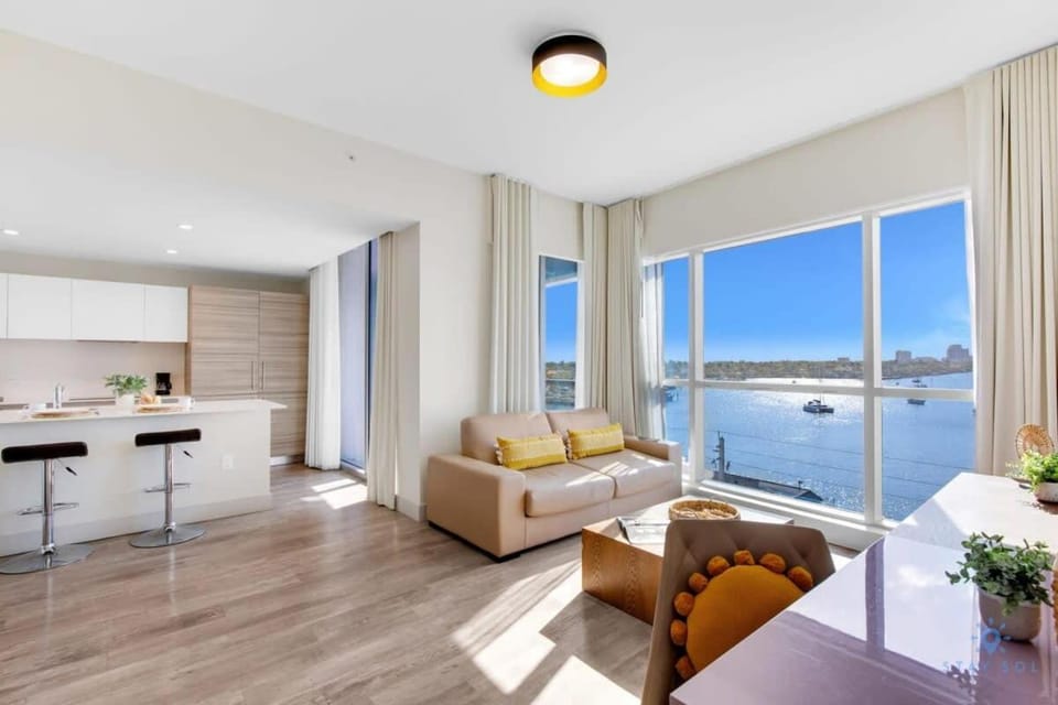 Bay View - Balcony - Amazing Pool - Hollywood Beach Apartment in Hollywood Beach