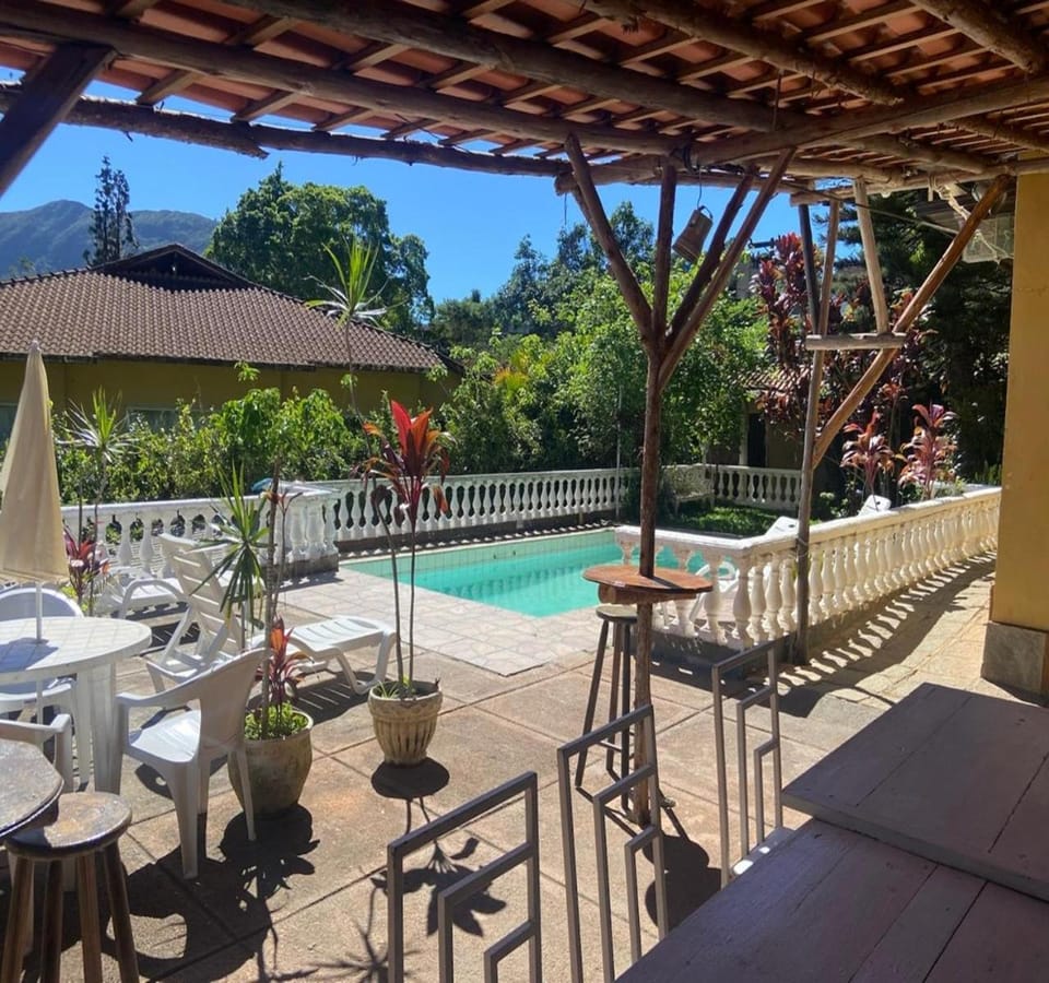 Casa com Piscina e Churrasqueira Perto da CBF, Feirarte, Parque Nacional Chalet in State of Rio de Janeiro