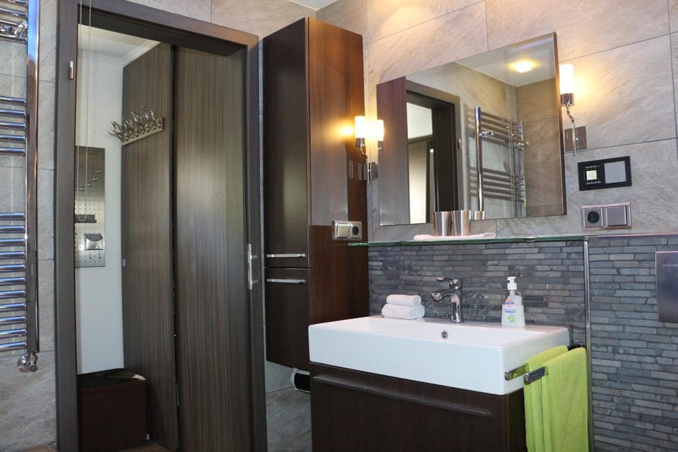 Shower, Toilet, Bathroom, Photo of the whole room, Bath